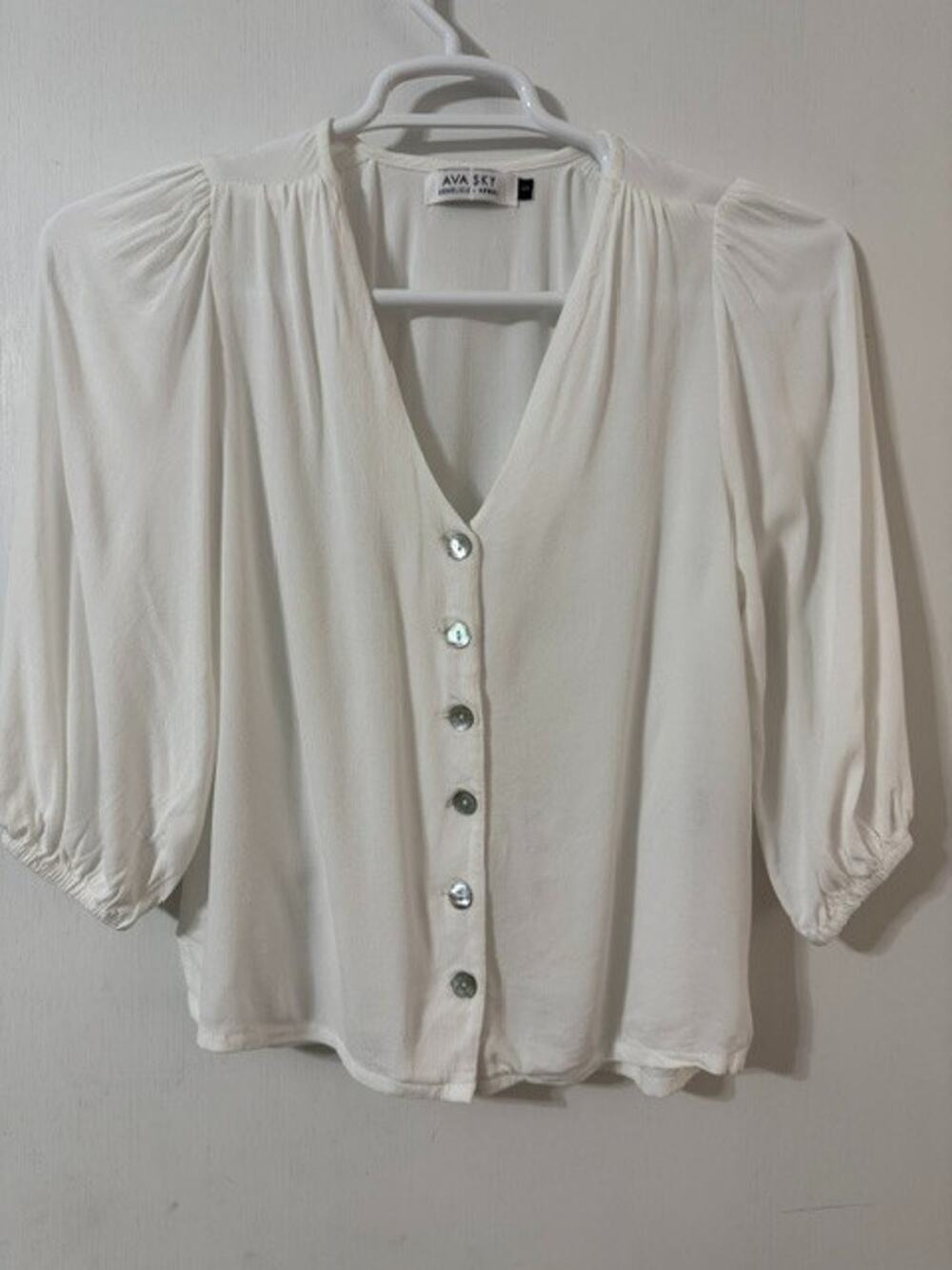 Ava Sky Women's 3/4 Sleeve V-Neck Elastic Sleeve Hem Top - Size S